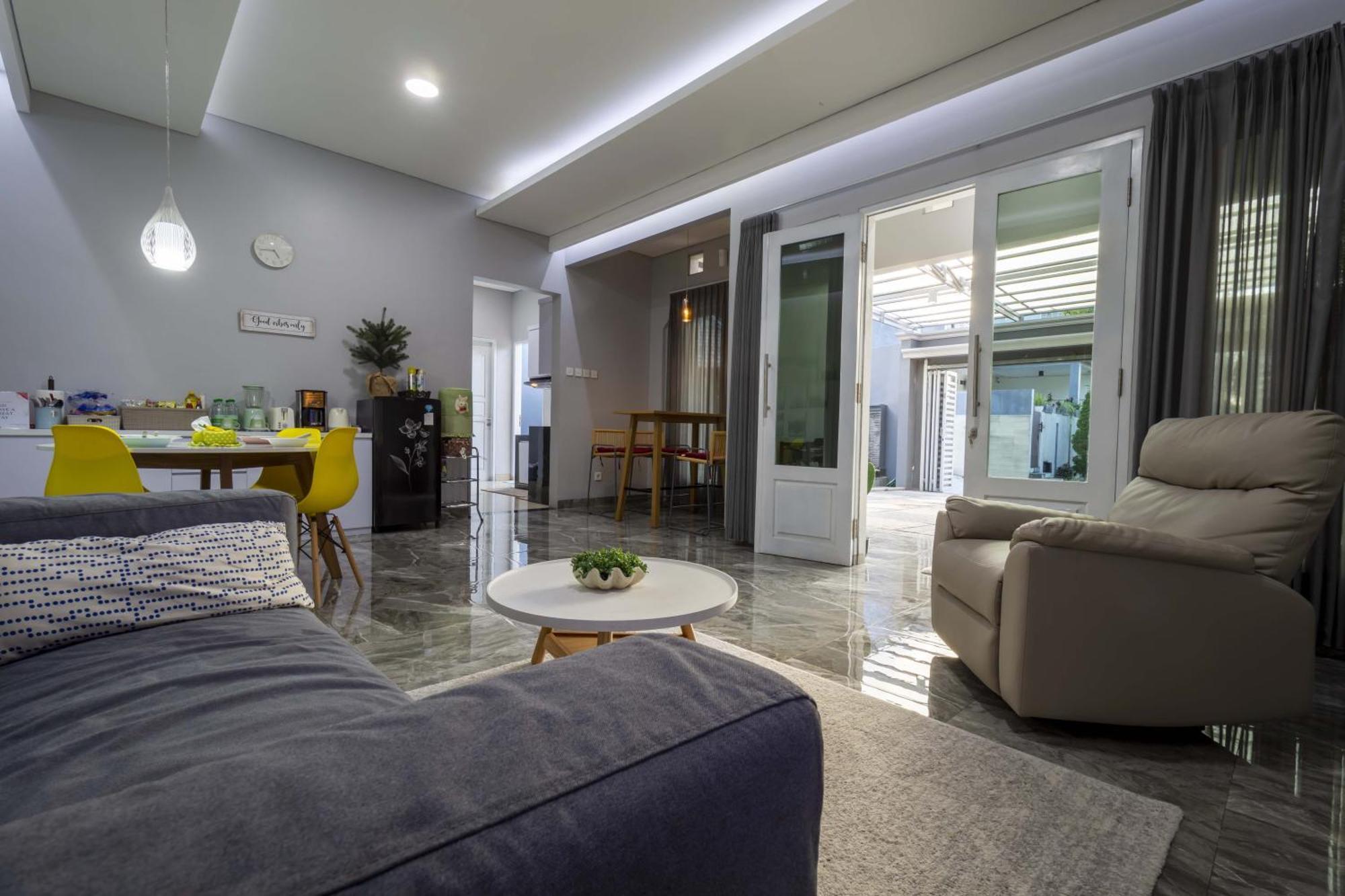 Villa Palm Springs By Reqhome Ciater Hilir Extérieur photo